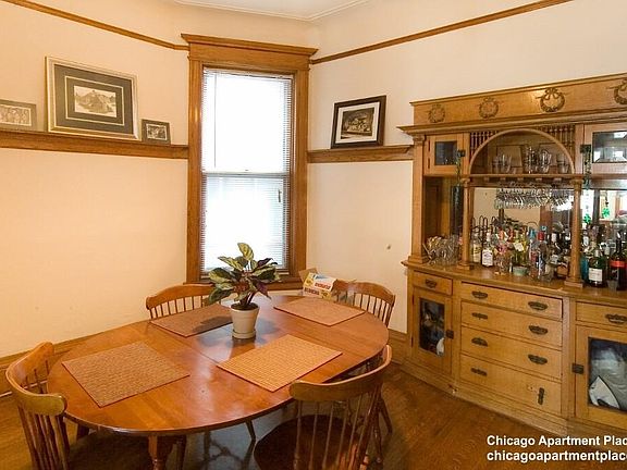 3rd image of 925 W Newport Ave APT 2