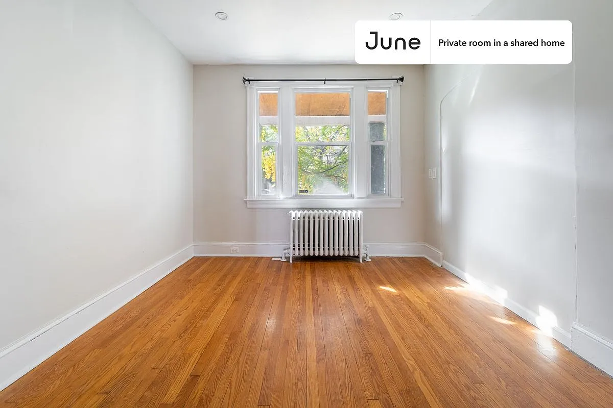 Queen bedroom in 2 bed/1 bath home in Columbia Heights #1590 A — Photo 2