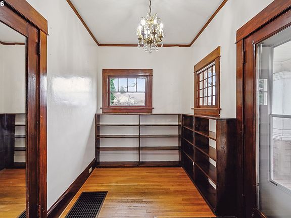 5th image of 8921 SE Washington St