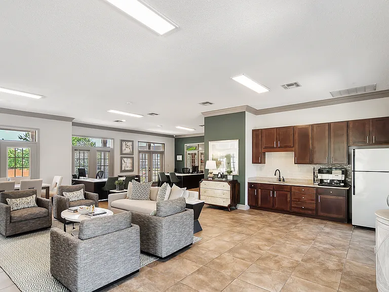 Highpointe Apartment Homes — Photo 19