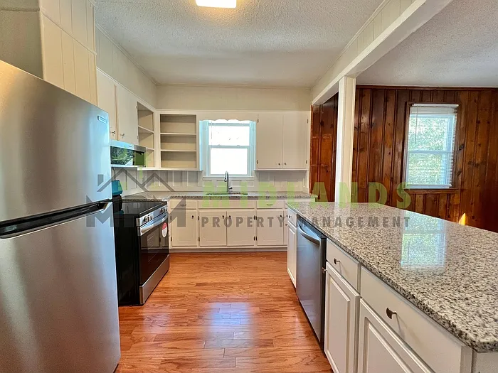 2326 Stark St #B — Photo 6