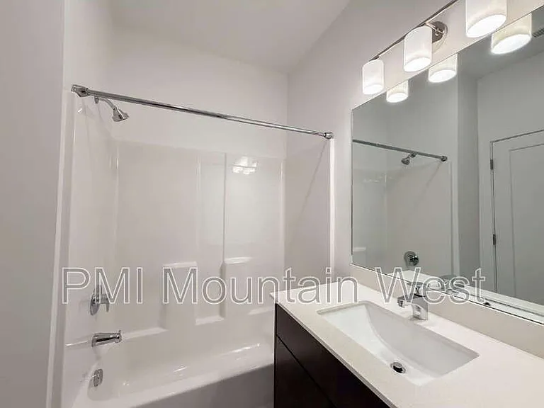 506 W 2200 N — Photo 30
