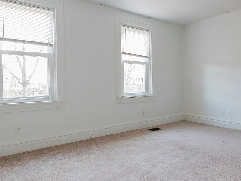 321 Seward St — Photo 7
