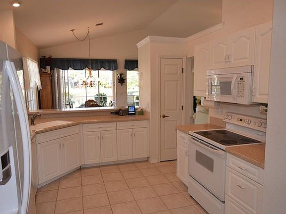 4th image of 407 Oak Heritage Dr