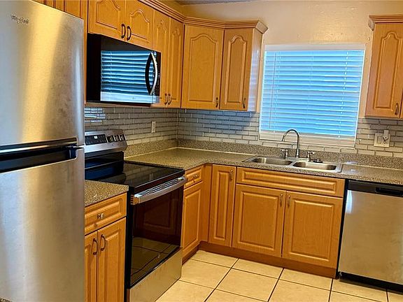 3rd image of 2830 SOMERSET PARK DRIVE #202