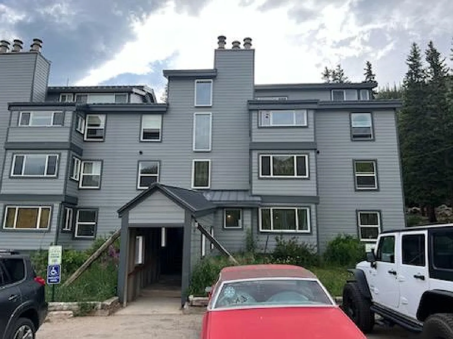 2 bed, 820 sqft, $1,650 — Photo 1