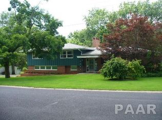 8 Sandalwood Ln, Peoria, IL 61607