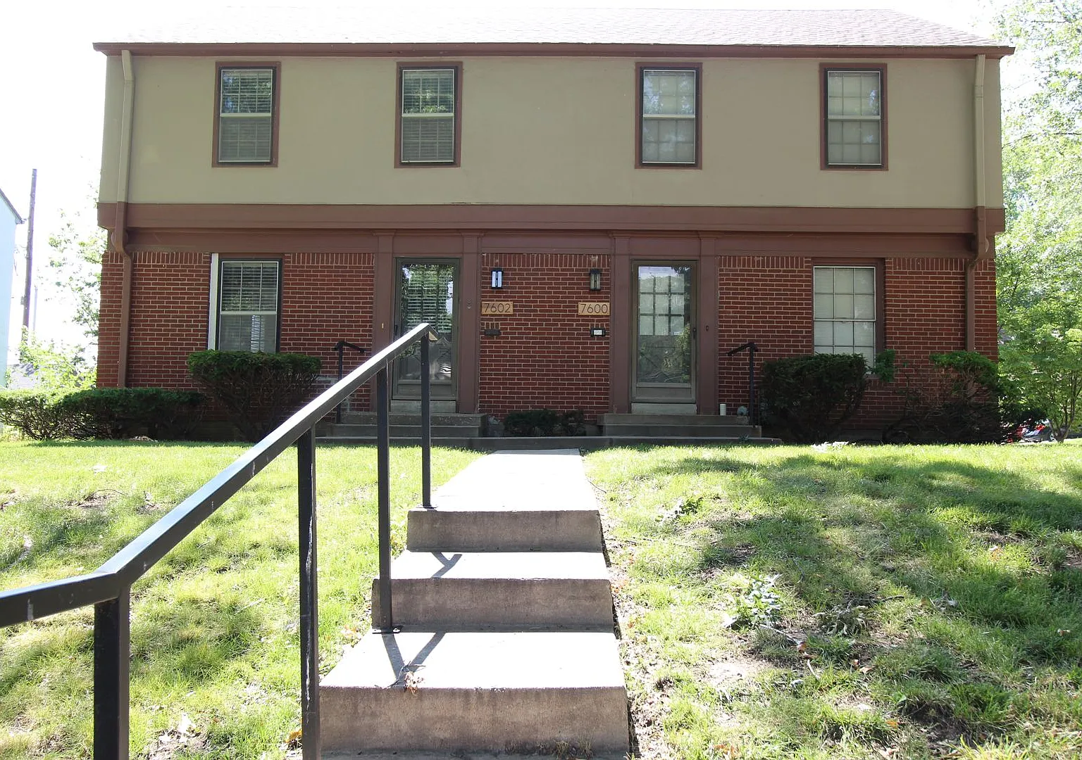 October FREE On This 2 Bedroom 1 Bath Duplex In The Waldo Area — Photo 1