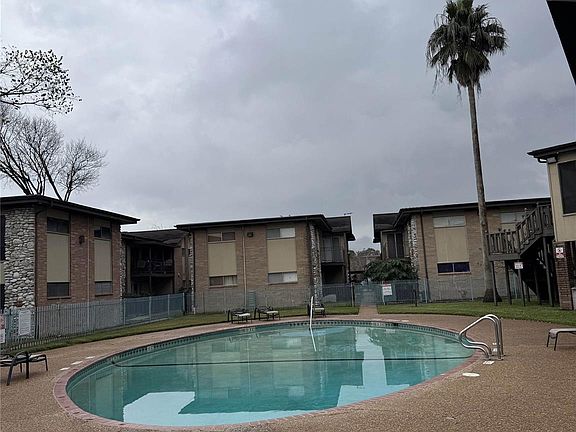 2nd image of 7047 Bissonnet St APT 70