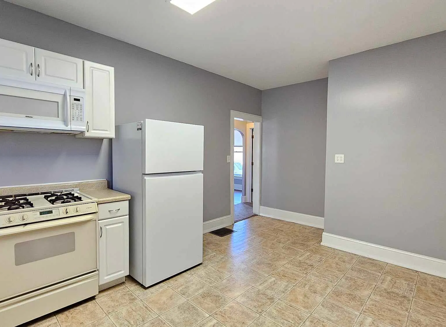 2 bed, 1294 sqft, $1,295 — Photo 3
