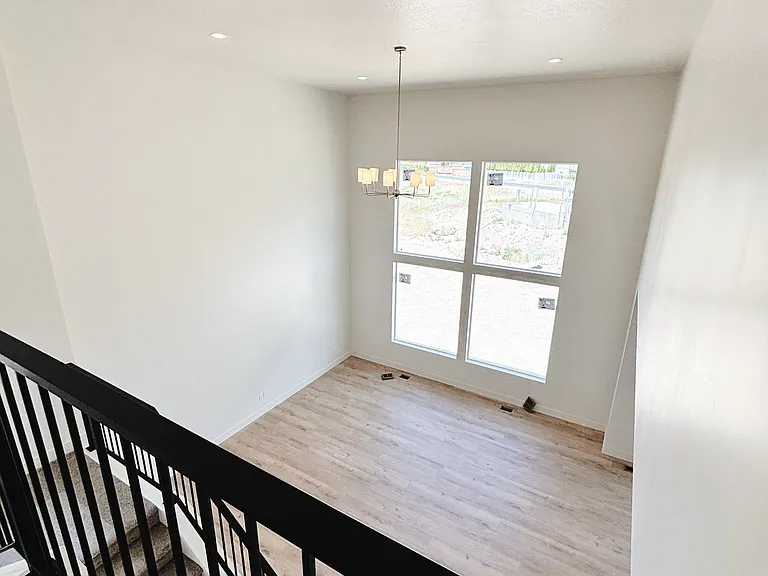 375 E 1600 N — Photo 12