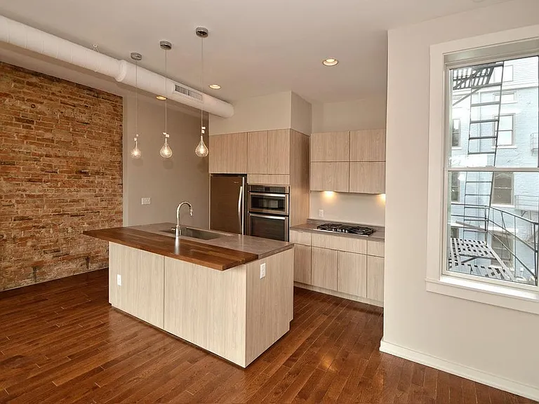 122 W 15th St #222 — Photo 7