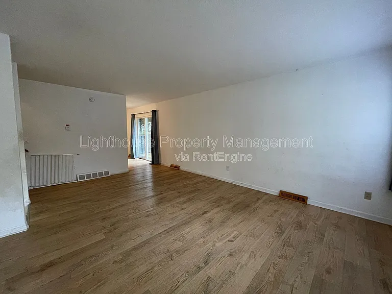 4211 Beechmount Ave — Photo 2