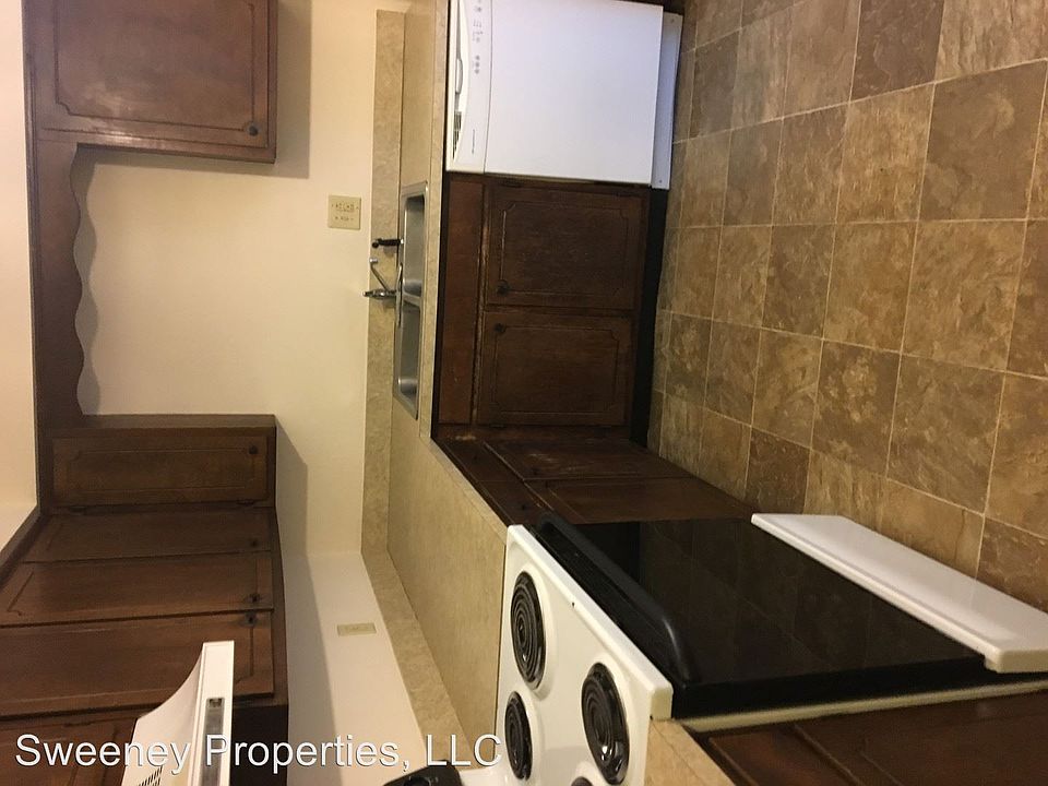 2nd image of 727 Ridgeview Dr #A