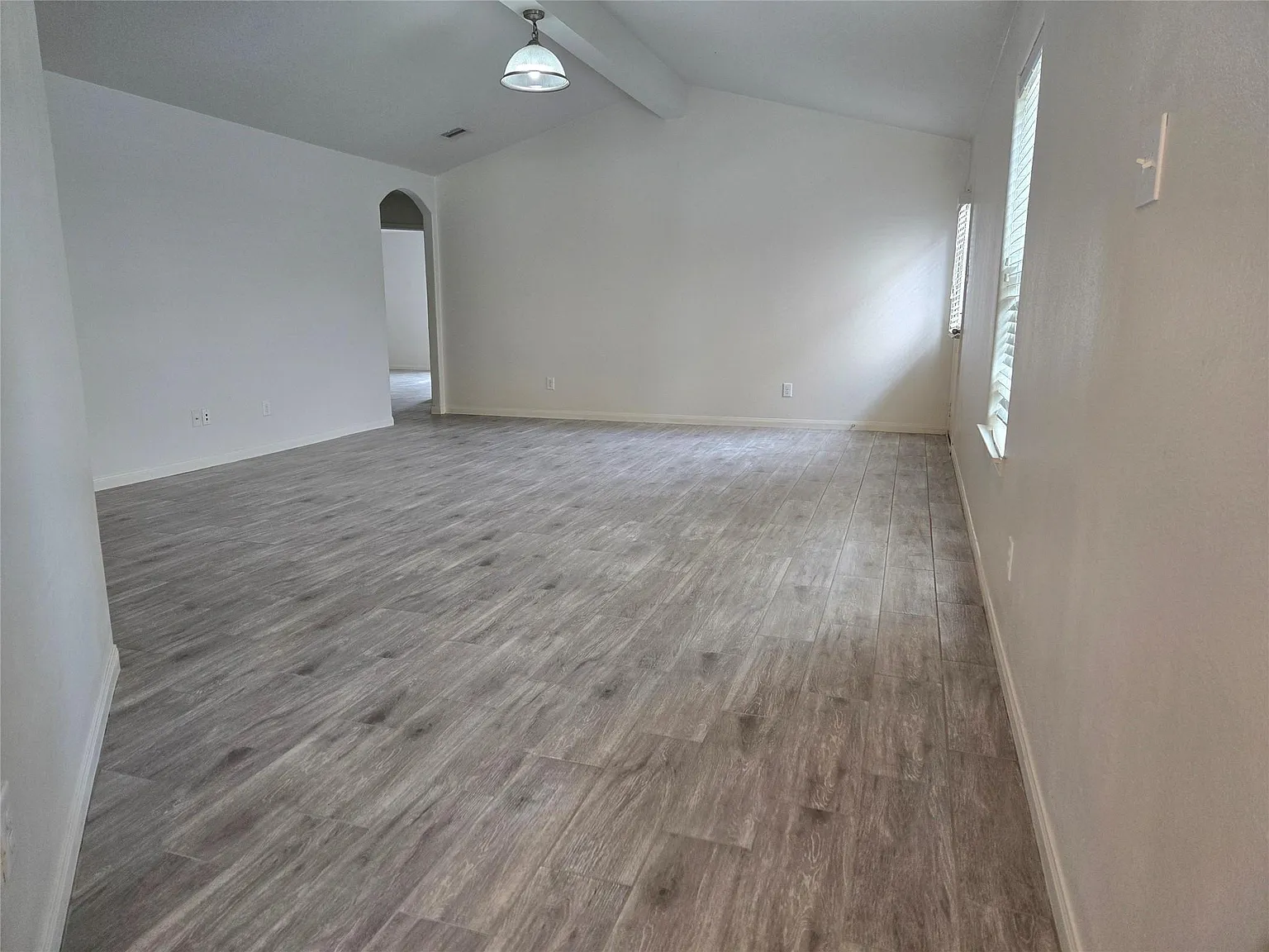 4 bed, 2.0 bath, 1879 sqft, $2,150 — Photo 2