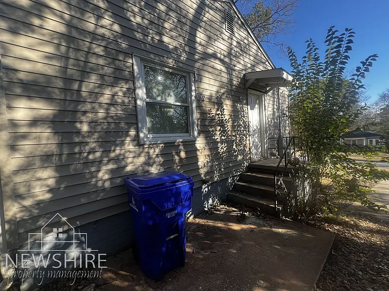 4 Prancer Ave — Photo 8
