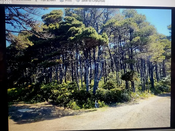 SW Sea Way Loop, Waldport, OR 97394
