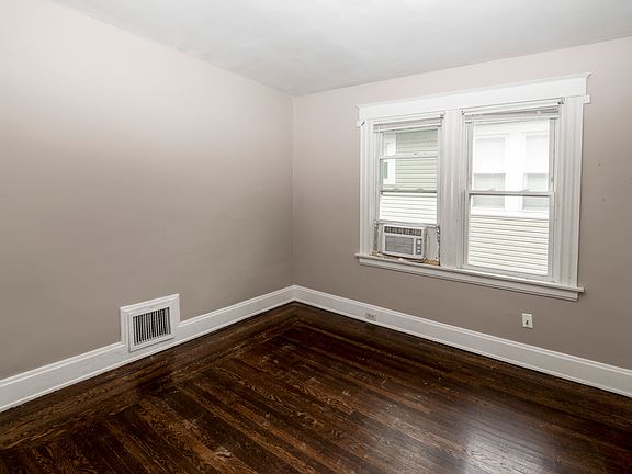 2nd image of 1539 Burdette Ct