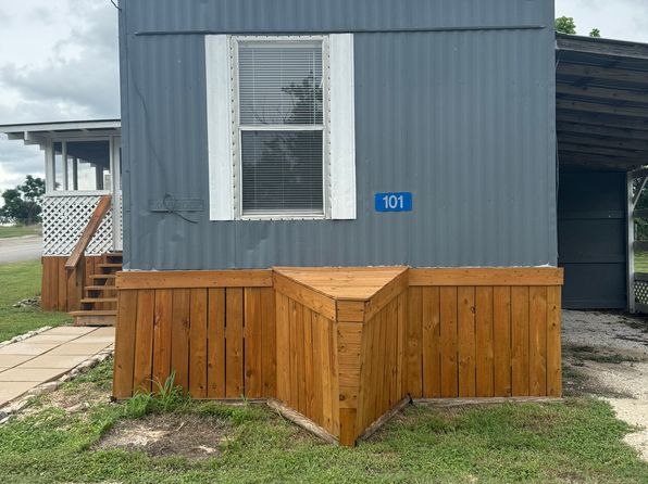 101 Blair Ln