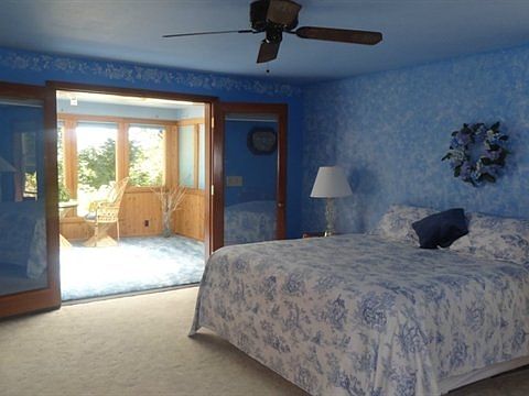 4th image of 3635 Snug Harbor Dr NE