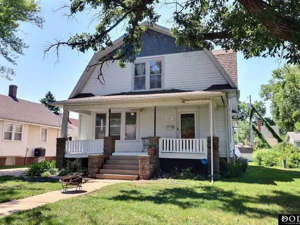 233 E Linden Ave, Fremont, NE 68025