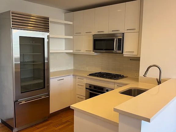 3rd image of 635 W 42nd St APT 10C