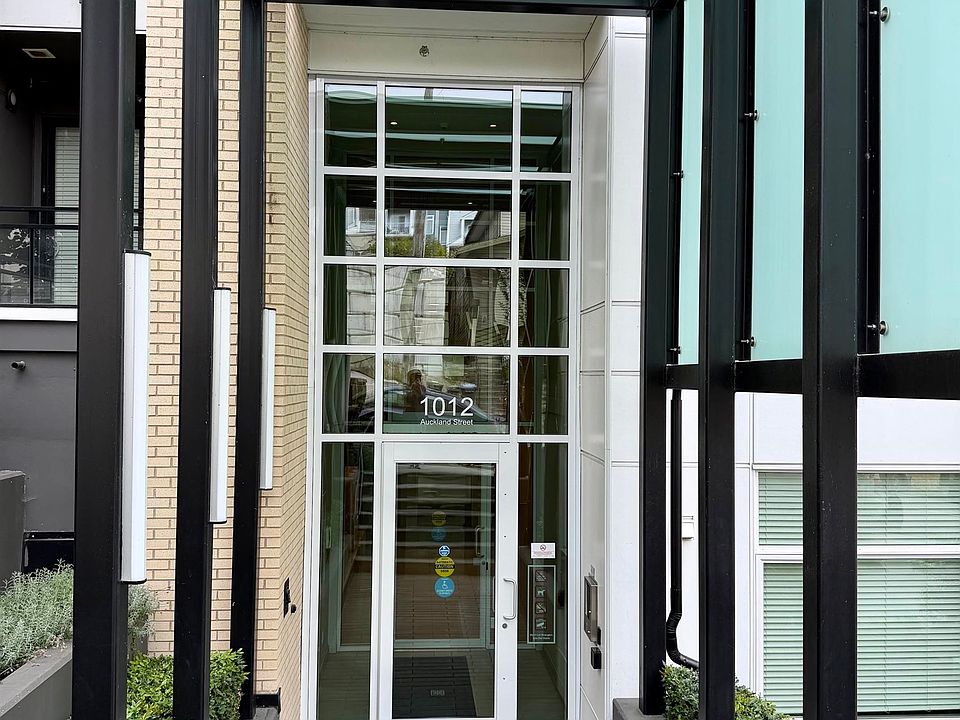 2nd image of 1012 Auckland St #402