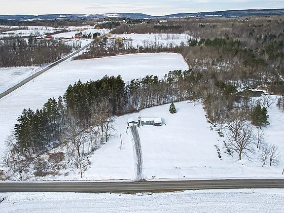 4th image of 3388 Armstrong Rd
