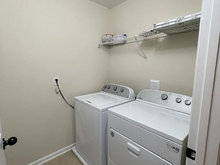 41 Nelson Ln — Photo 8