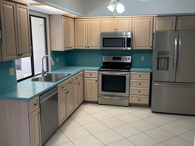 6050 Amberwoods Dr — Photo 6