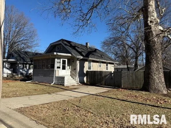 2716 N Bootz Ave, Peoria, IL 61604