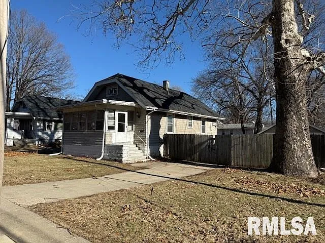 2716 N Bootz Ave photo 1