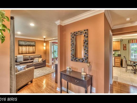 3rd image of 2222 Deadora Dr
