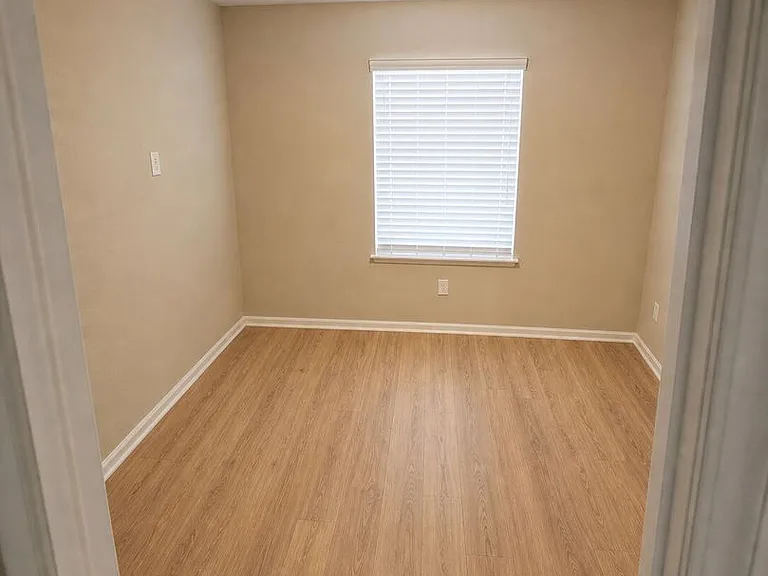 1105 Green Meadow Dr — Photo 13