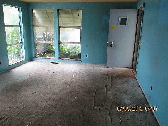 3rd image of 671 Holly Hill Dr