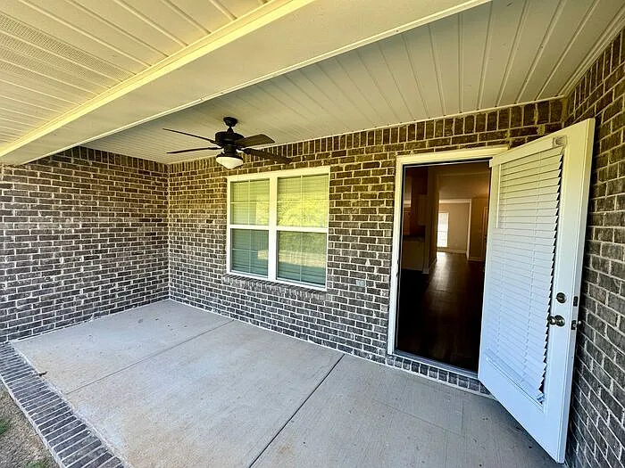272 Abercorn Dr — Photo 1