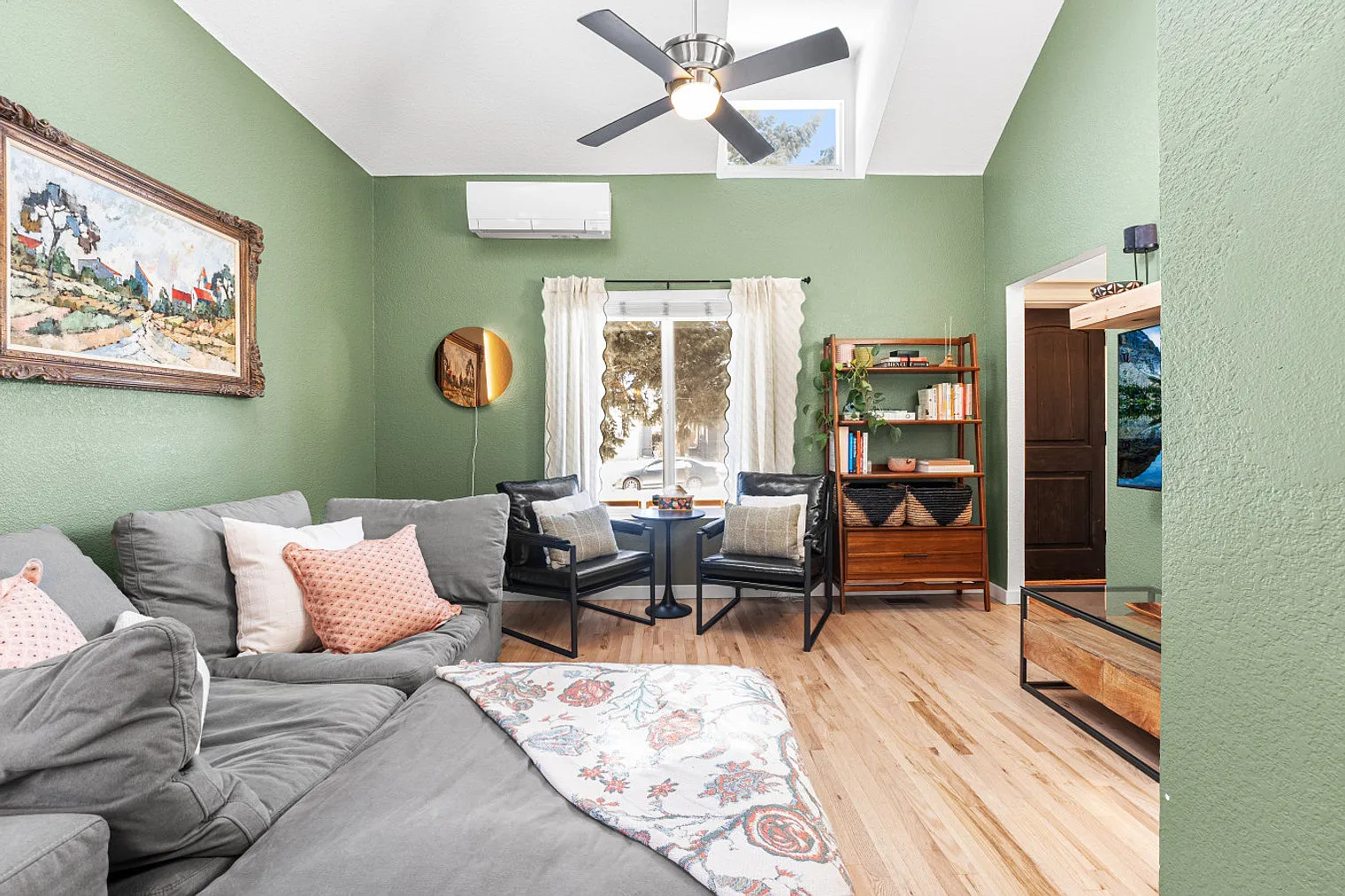 3 bed, 2.0 bath, 1194 sqft, $5,308 — Photo 3