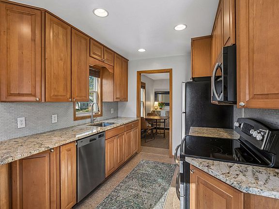 4th image of 3331 Virginia Ave S