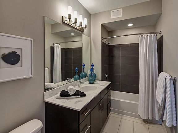 4th image of 124 N Desplaines St #4023