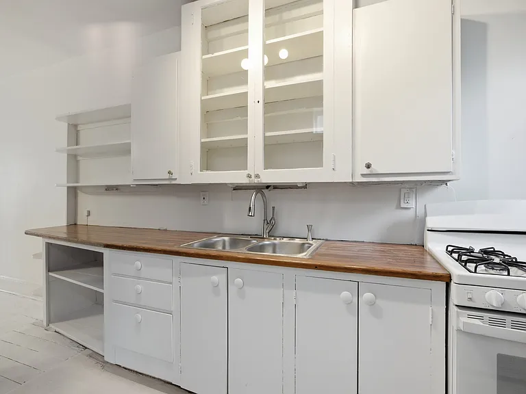 4051 Ludlow St — Photo 10