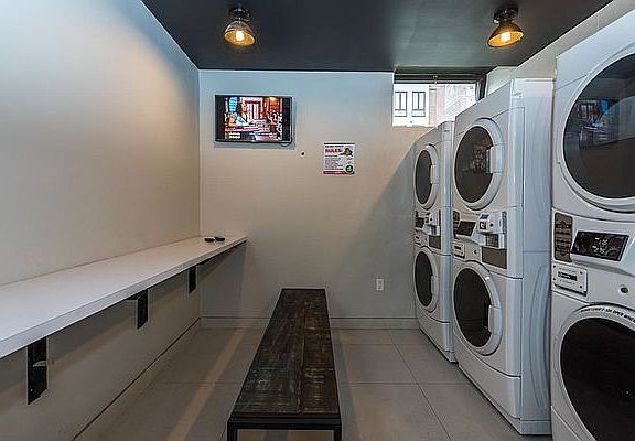 4th image of 74 Maujer St #4J