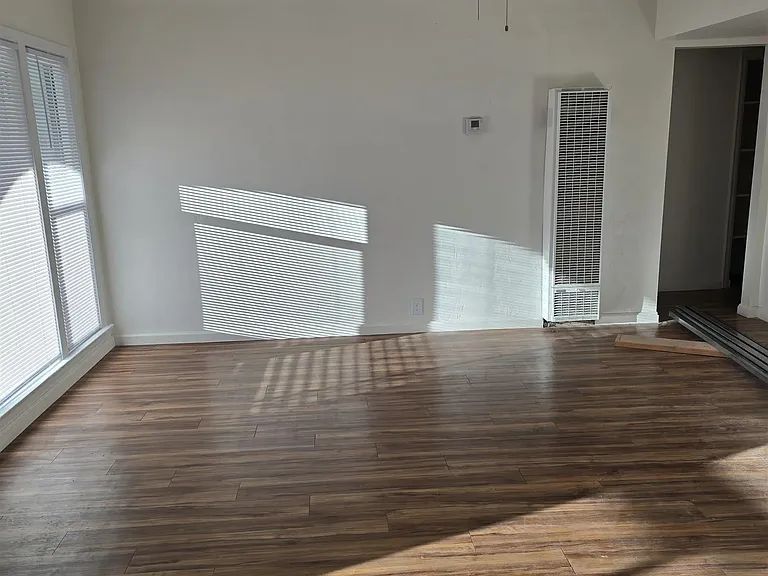 4527 Esther St — Photo 8