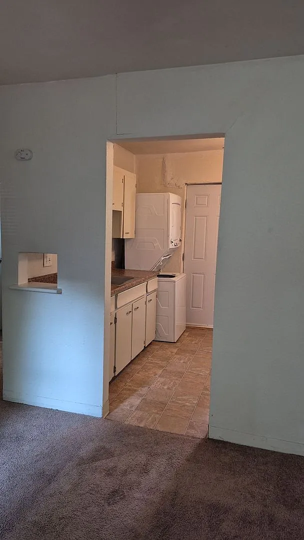Utilities Bundled! Prime 2br Golden Apt With In-Unit Washer/Dryer — Photo 4