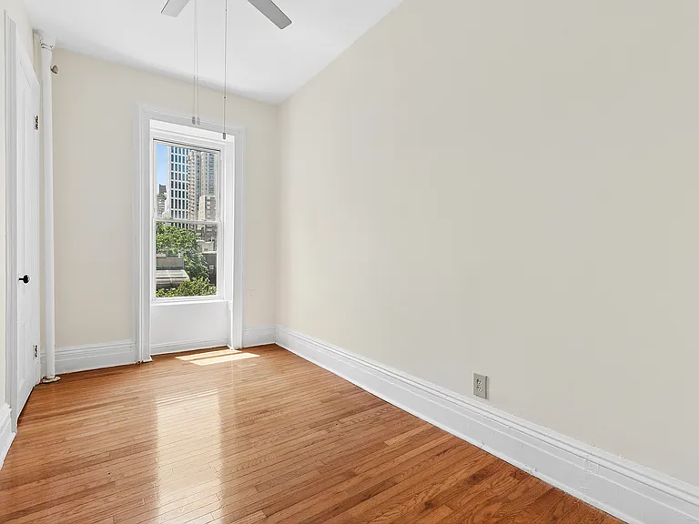 423 E 84th St #PENTHOUSE — Photo 4