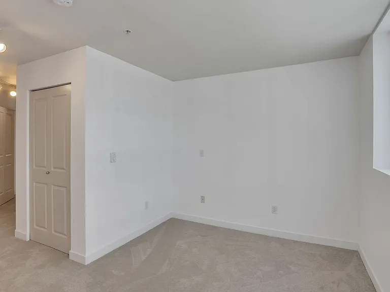 300 110th Ave NE #605 — Photo 16