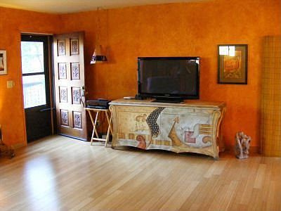 ENTRY INTO LIVING ROOM