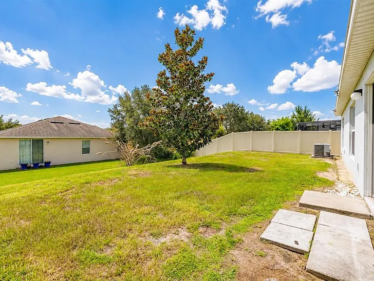 1097 Augustus Dr — Photo 36
