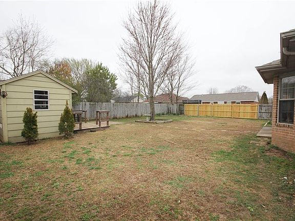 3rd image of 1407 W Laura St