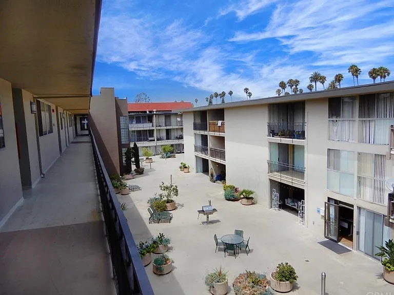 Surf Terrace — Photo 3