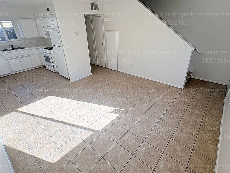 1405 Pacific St — Photo 6